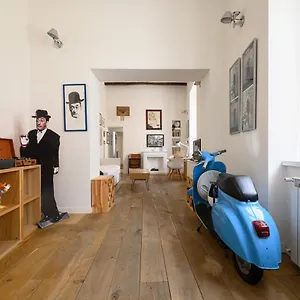 Vespa , Napoli Italia